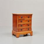 1062 7323 CHEST OF DRAWERS